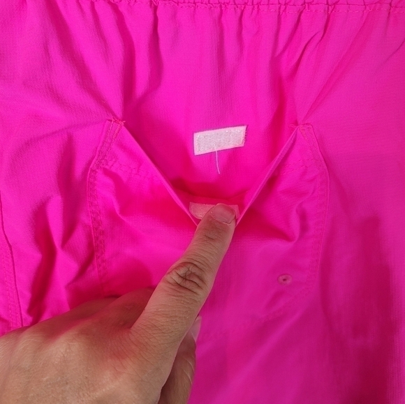MOUNTAIN HARDWEAR NYLON TRACK SHORTS IN HOT PINK, SZ SMALL - Picture 8 of 15